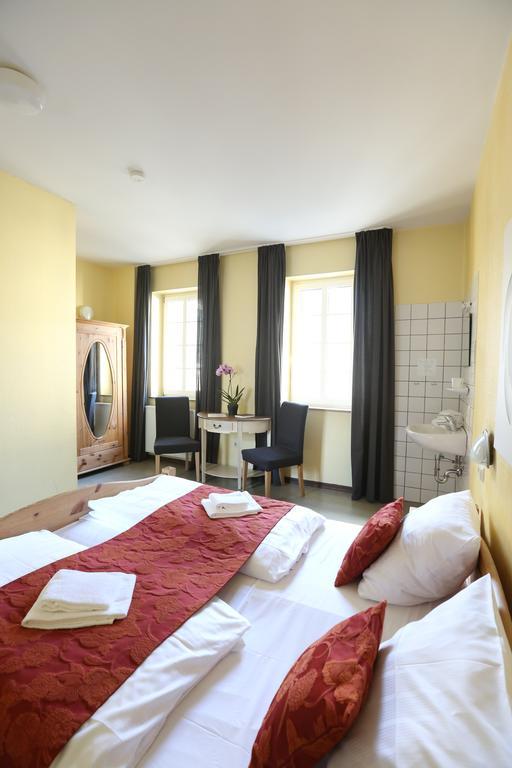 Kolping Hostel Trier Im Warsberger Hof ภายนอก รูปภาพ