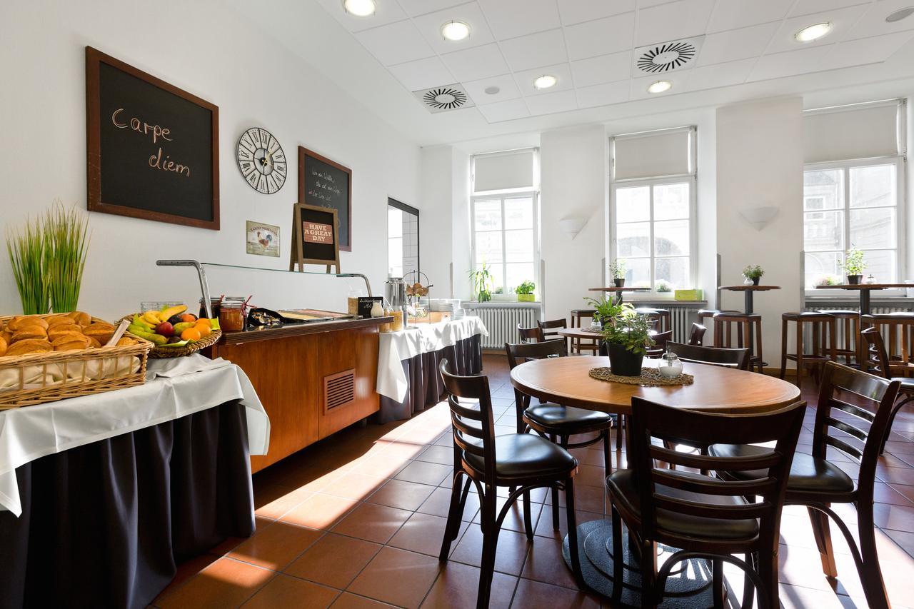 Kolping Hostel Trier Im Warsberger Hof ภายนอก รูปภาพ